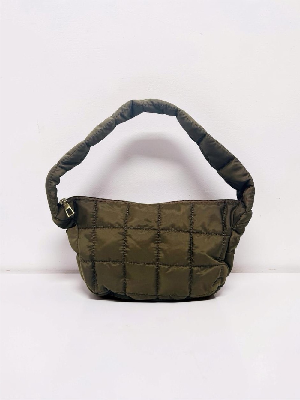 Woman’s Cloud Feel Puffer Quilted Shoulder Bag in Brown